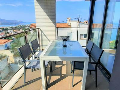 Apartamento de 3 habitaciones con terraza, piscina, parking y aire acondicionado en Llançà - ES-170-54