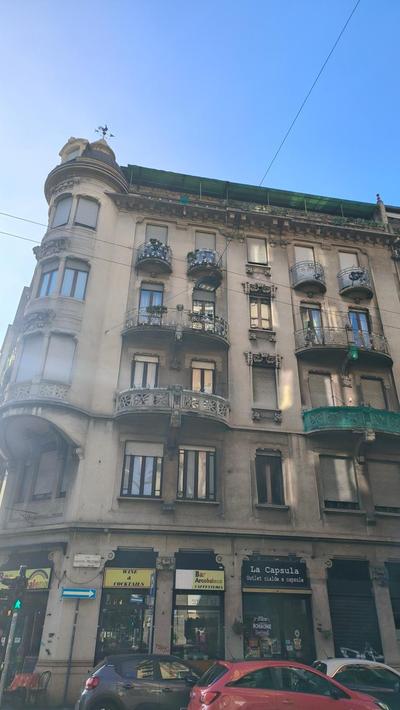 Luxury Apartment 2 bedrooms and 2 baths in Milan downtown with AC, WiFi, Subway aiport conneted