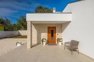 Villa San Zusto, 1600 m2 plot area, heated pool with hydromassage zone
