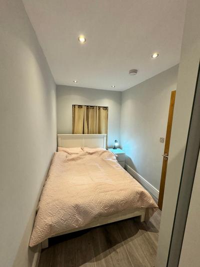 1 bed with kitchenette and bathroom