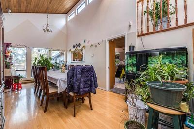 Stylish Cozy Deluxe Room in Surrey- Central Location (Close to Amenities)