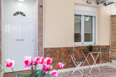 Mikrolimano Gem: Serene 1BR Apartment