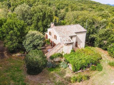 Umbrian country house with pool