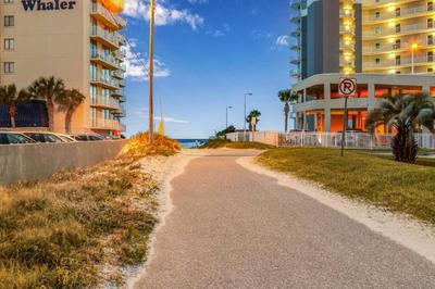 Deeded Beach Access- 10 min Walk to Hangout