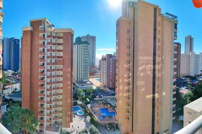 Karola con vistas, piscina y parking en Benidorm