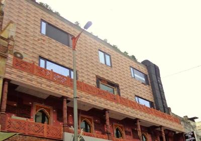 Hotel Heritage Home -3 Mins Walk from Metro And 5 Mins from Rail Station