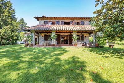 Villa ai Boschetti by Mmega