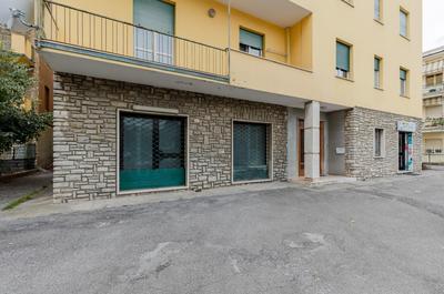 GuestHost - Bell'occhio Colorful Apt with Parking