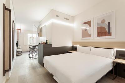 Bcn Town Apartments Born