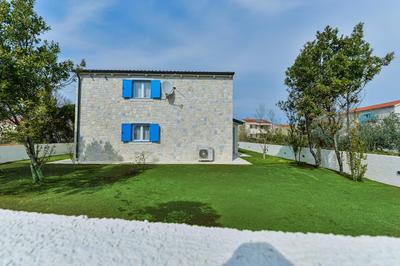 Beautiful new villa with a pool, near sandy beach, large garden - by Traveler tourist agency Krk ID 2384
