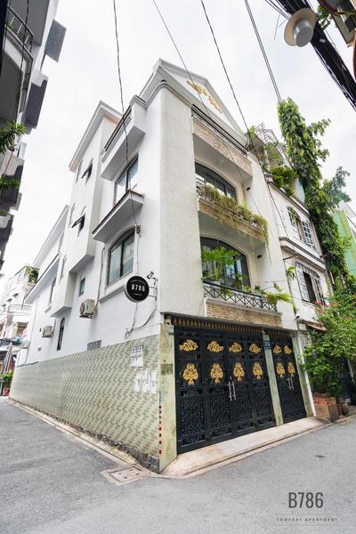 B786 Airport Apartment