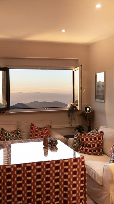 Luxury and newly refurbished 3 bedroom apartment next to the slopes including indoor parking