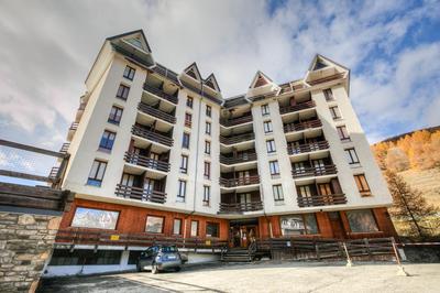 Studio Les Caribous Mountain Retreat - Happy Rentals