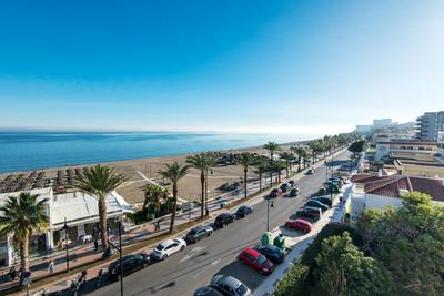 MAGIC OF THE OCEAN, front Line Beach in Playamar-Parking, Sea Views, Pool, tenis, paddle, wifi and Aircon