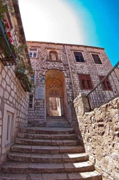 1 Bed Near Old Town - Sleeps 2 w Wifi