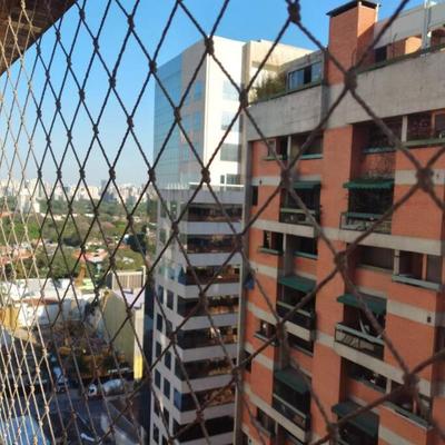 Apartamento bem localizado em Pinheiros.