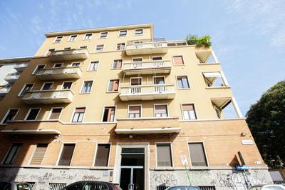 Minimal apartment near Bocconi University