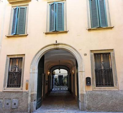 Joyful apartment in a building from the 1700s