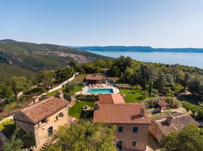 Villa Malini with Pool, Sauna and Fenced Garden