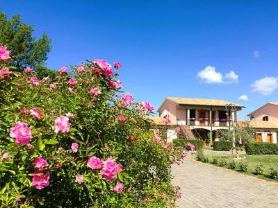 Residence surrounded by greenery with swimming pool in Sorano