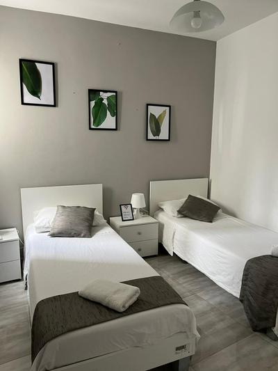 F5 Room 2, Private Room two single beds shared bathroom in shared Flat