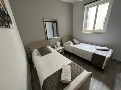 F8 Room 2, Private Room two single beds shared bathroom in shared Flat