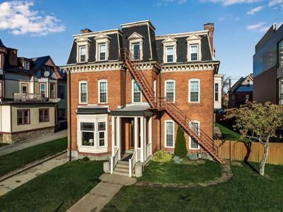 Spacious Second Empire Suite at the Platt Mansion