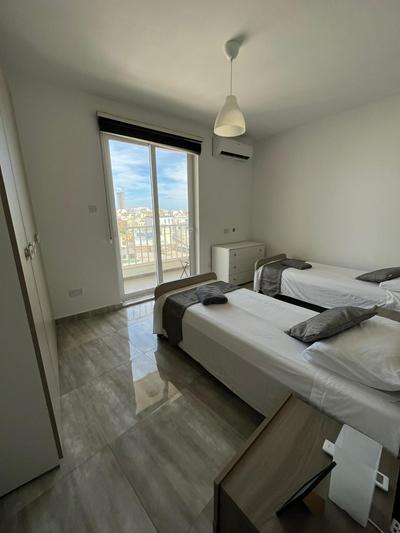 F9 Room 3, Private Room two single beds with shared bathroom in shared Flat