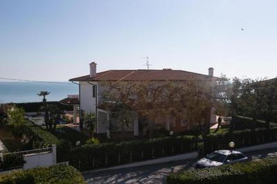 M087 - Trilocale con terrazzo al residence Mareverde
