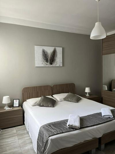 F11 Room 1, Private double room with private bathroom in shared Flat