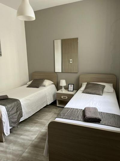 F11 Room 2, Private Room two single beds shared bathroom in shared Flat