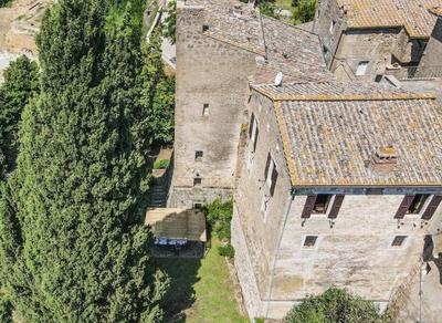 Renovated manor with garden and private pool