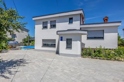 VILLA NINA MALINSKA 150m FROM THE BEACH, SWIMMING POOL