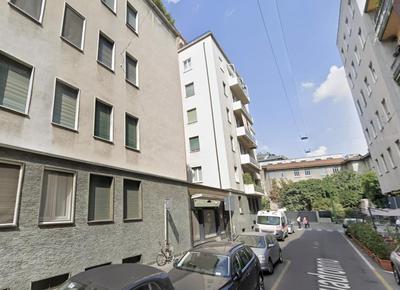 StayEasy Quadronno33 - 3 bedrooms, 2 baths - Duomo walking distance