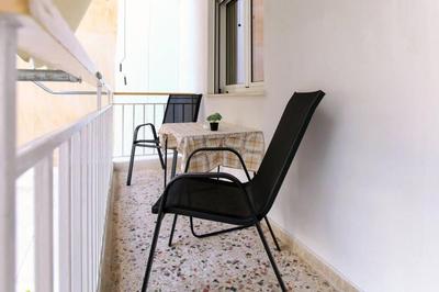 Renovated Central Apt-3min from Metro Station