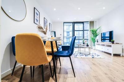 Canary Wharf-10% discount-Fibre Wifi-5mins to Tube