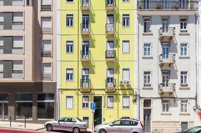 Spacious apartment near Saldanha