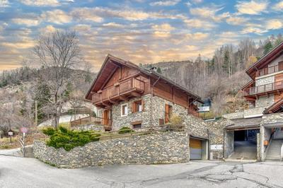 Chalet con vista mozzafiato e Box Auto Privato INCLUSO