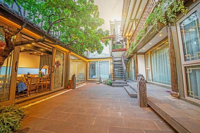 Lijiang View Holiday Inn