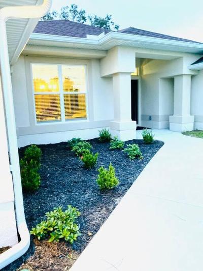 Tropical getaway w heated pool near Mineral Springs, garage included
