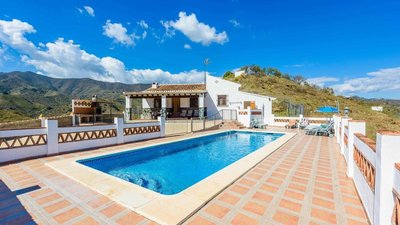 Casa Herrero El Borge by Ruralidays