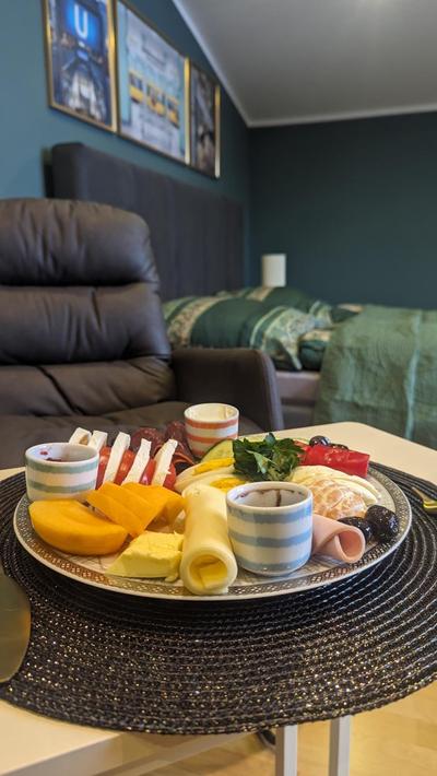 3 ROOMS - Zimmervermietung nähe Flughafen BER - gratis WLAN, Parken & Netflix