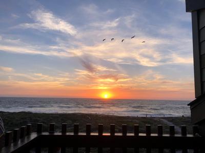 28 Seconds Walk to Beach - Offer Steam shower and Lululemon Studio Mirror