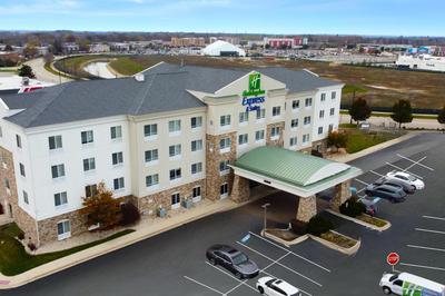 Holiday Inn Express Hotel & Suites Waukegan/Gurnee by IHG