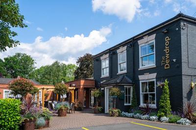 The Dewdrop Inn, Photo 2