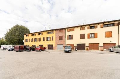 Appartamento Unico a Bologna con 3 Camere e Parcheggio Gratuito