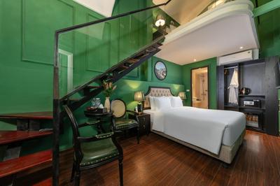 Madelise Adora Hotel & Travel