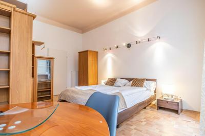 Cozy City Center Retreat 2BR Apt. Homelike Comfort