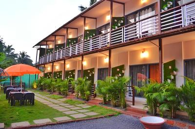 YogiTree Beach Resort & Cafe - 100m from Morjim Beach