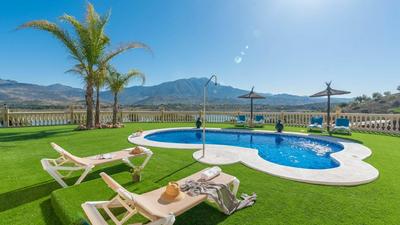 Cortijo Angela Viñuela by Ruralidays